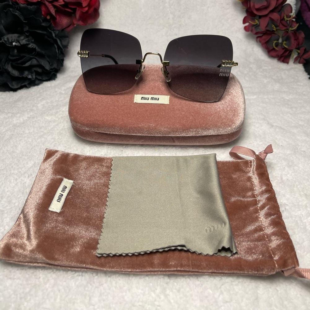 🕶️ Miu Miu Sunglasses 🕶️ - Picture 6 of 9